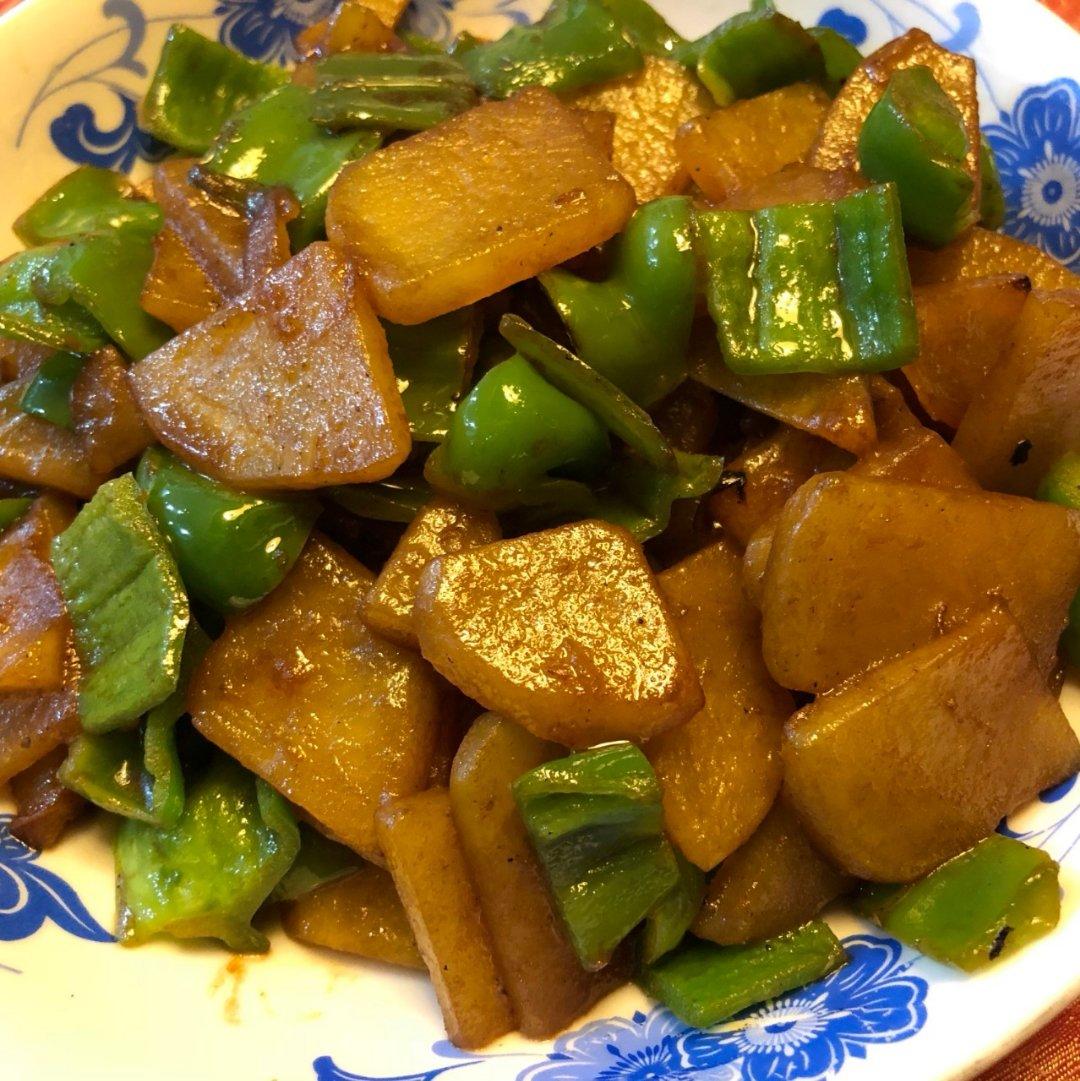 我们吃饭啦做的土豆炒青椒