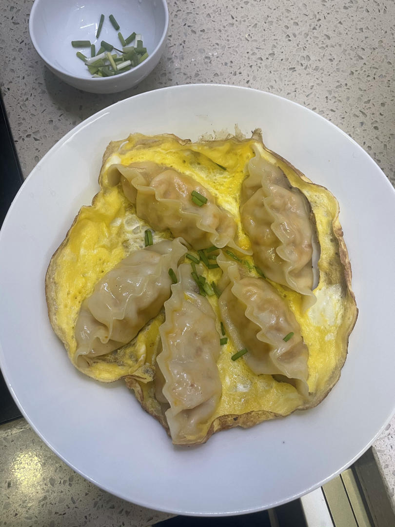 今天早饭吃什么做的十分钟快手菜抱蛋煎饺(速冻饺子)