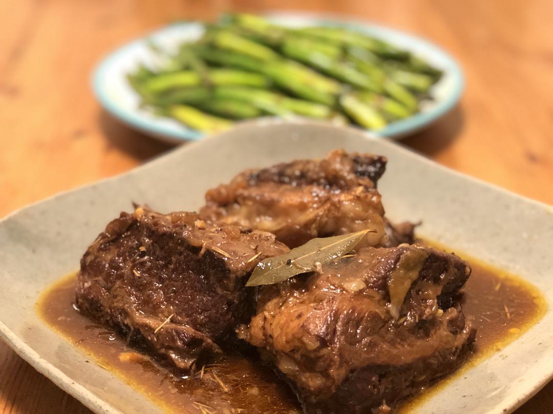 慢炖小牛排braised beef short ribs