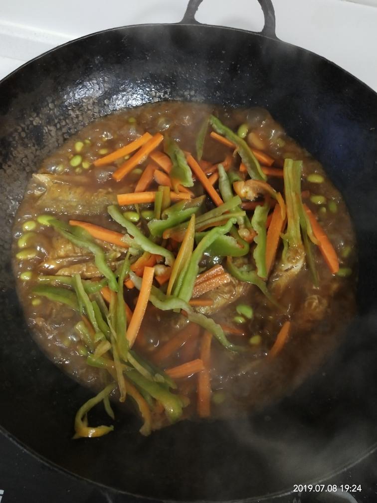 红烧杂鱼毛豆
