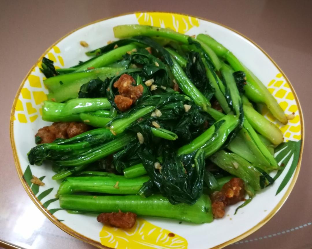 【猪油渣炒菜心的做法步骤图,怎么做好吃】chijl_下厨房
