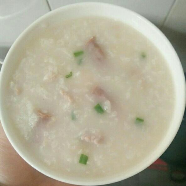 特别鲜嫩美味的粉肠瘦肉粥