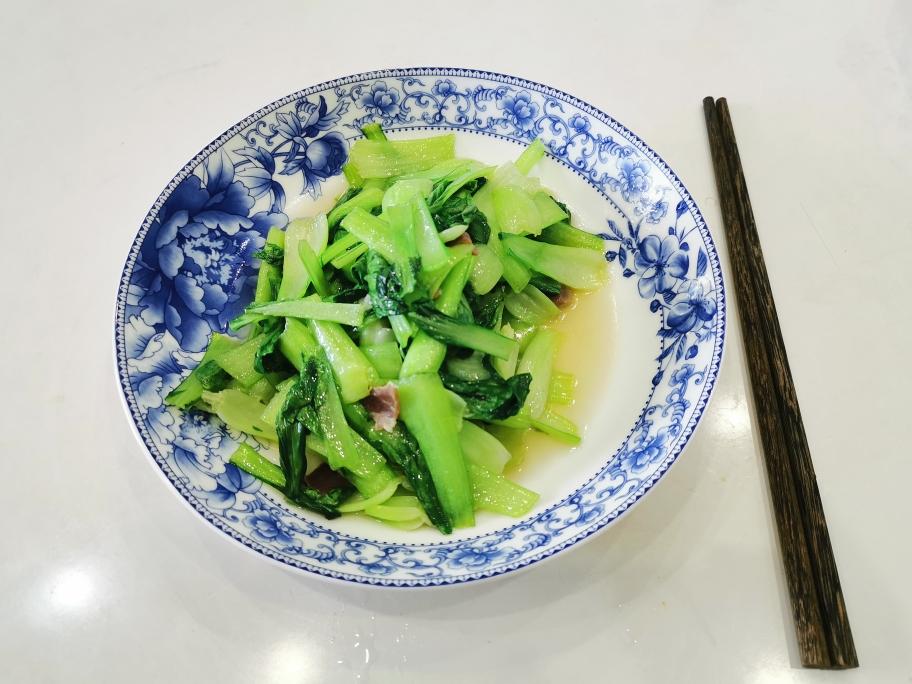 火腿芯炒小白菜。