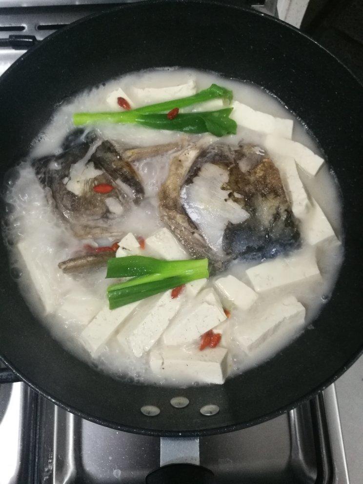 乌龙茶ch做的鱼头豆腐汤