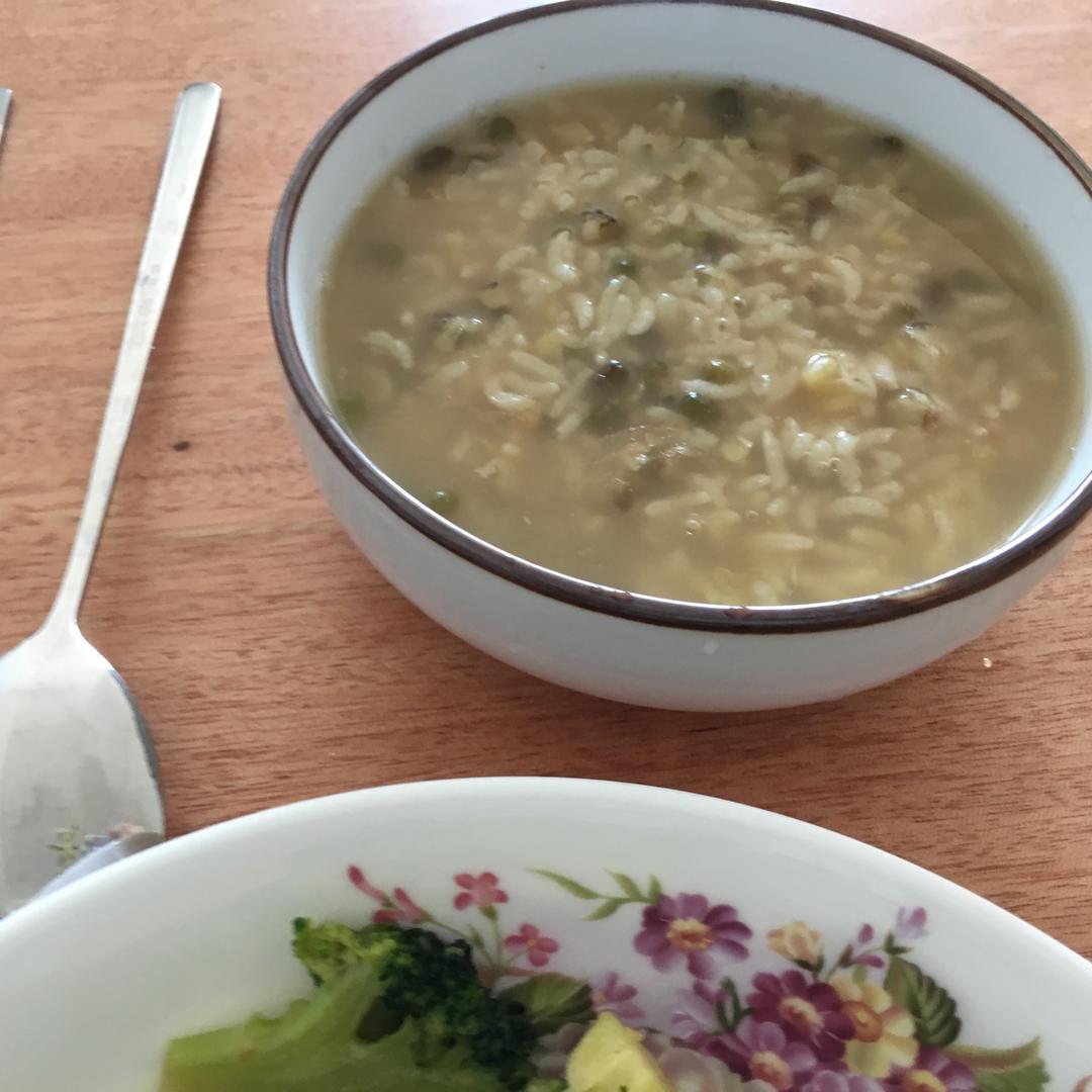 长歌尽余生做的绿豆稀饭