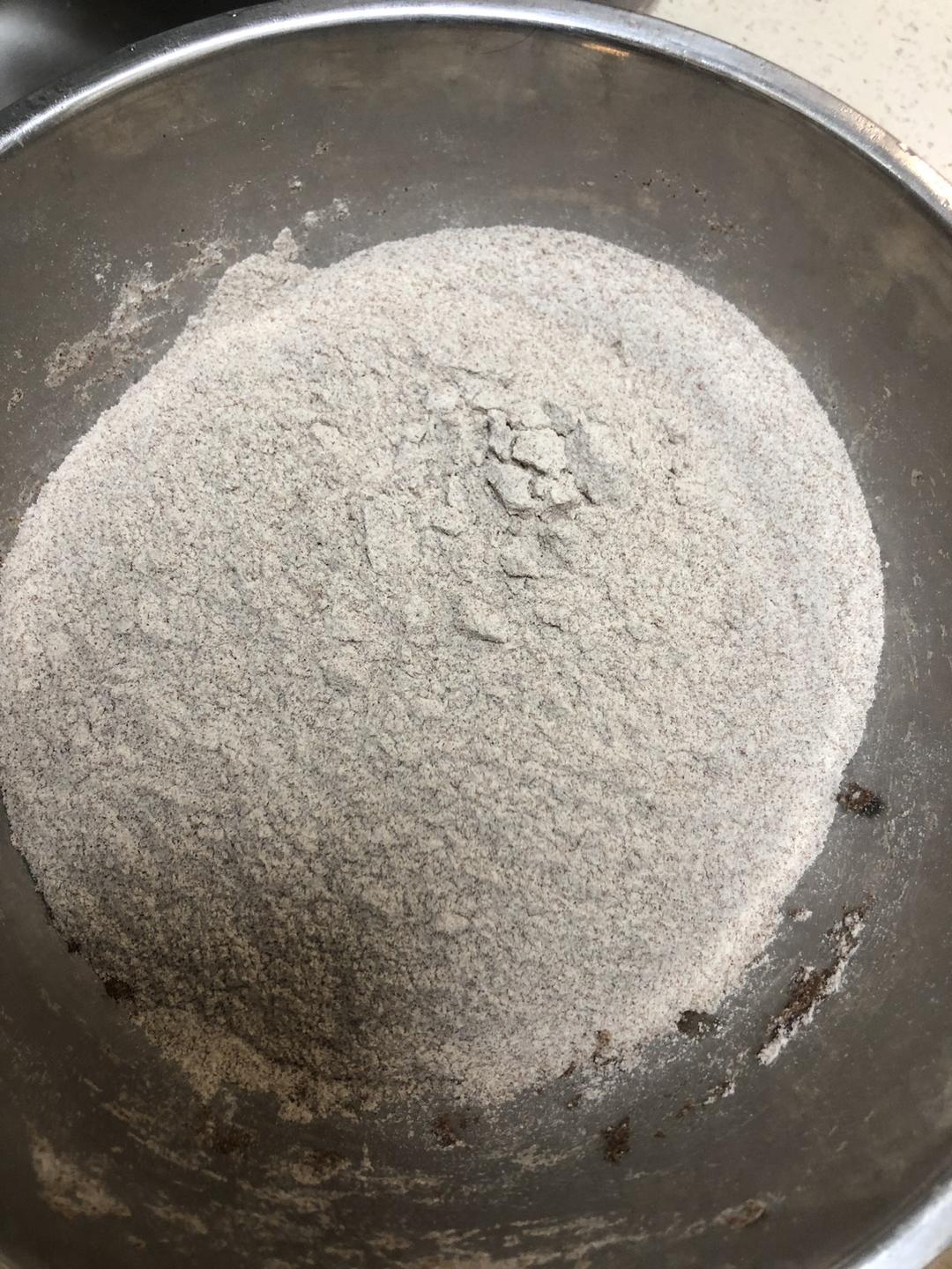 健身餐黑全麦粉欧包馒头的做法 步骤1