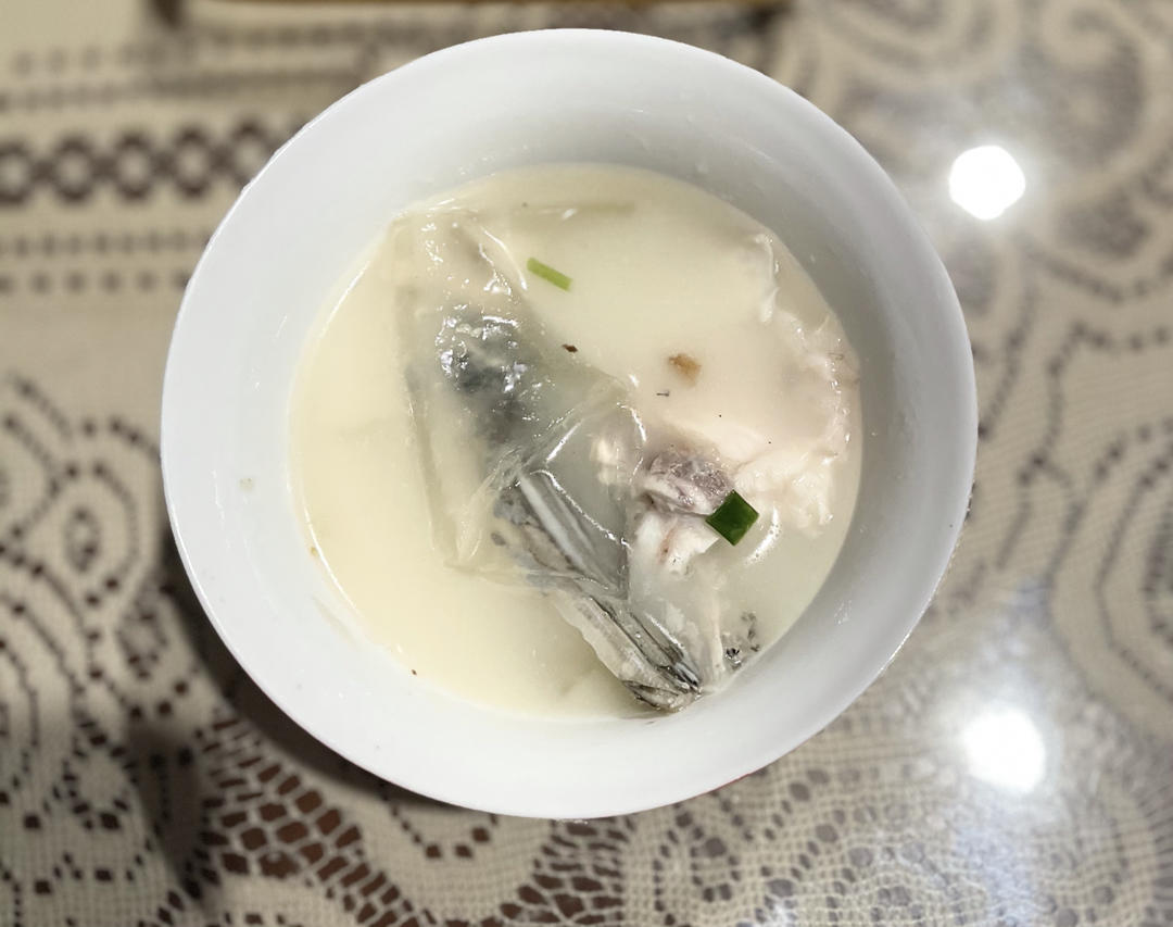 猫和鸟做的奶白鱼头汤(鲜)