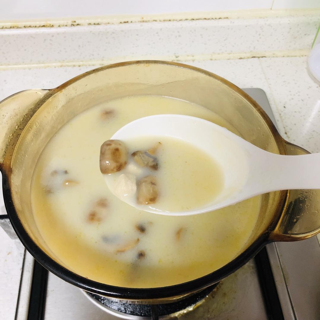 炒鸡简单的奶香鸡肉蘑菇浓汤