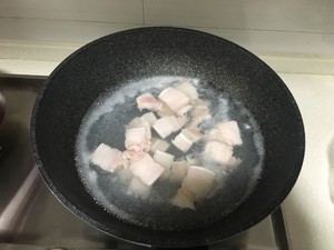 超级下饭的辣椒炒肉的做法 步骤2