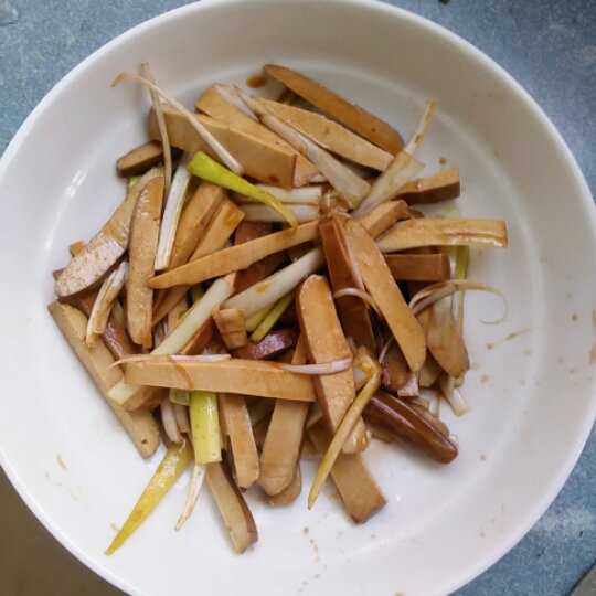 青州食客做的葱丝拌豆干