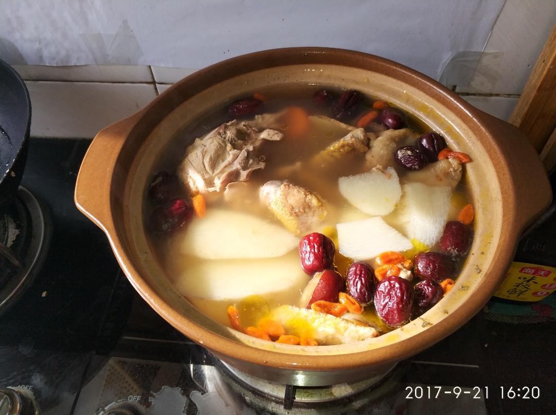山药土鸡汤