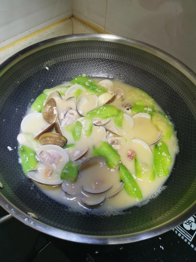上汤丝瓜沙白汤的做法