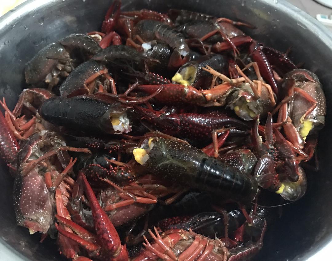 小龙虾比饭店还好吃的家常自制麻辣小龙虾的做法 步骤1