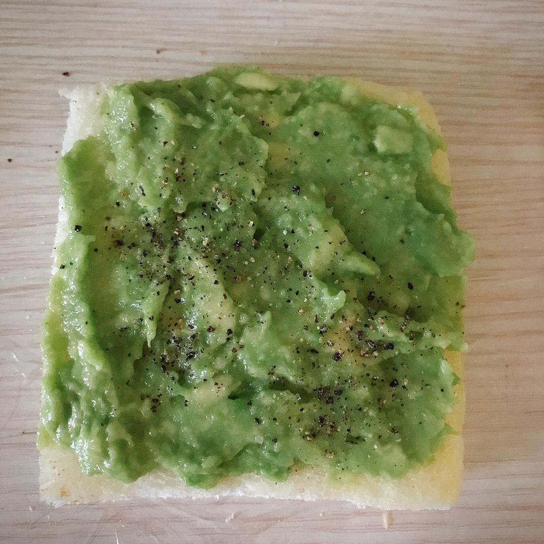 夏日小清新早餐:牛油果火腿鸡蛋吐司班戟
