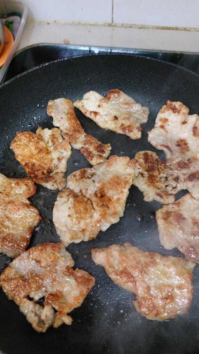 美极酱香煎猪肉片的做法 步骤5