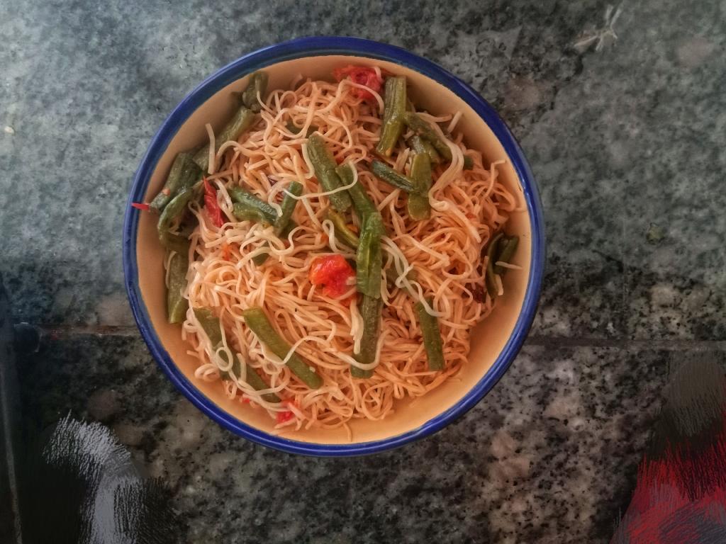 番茄豆角蒸面条?