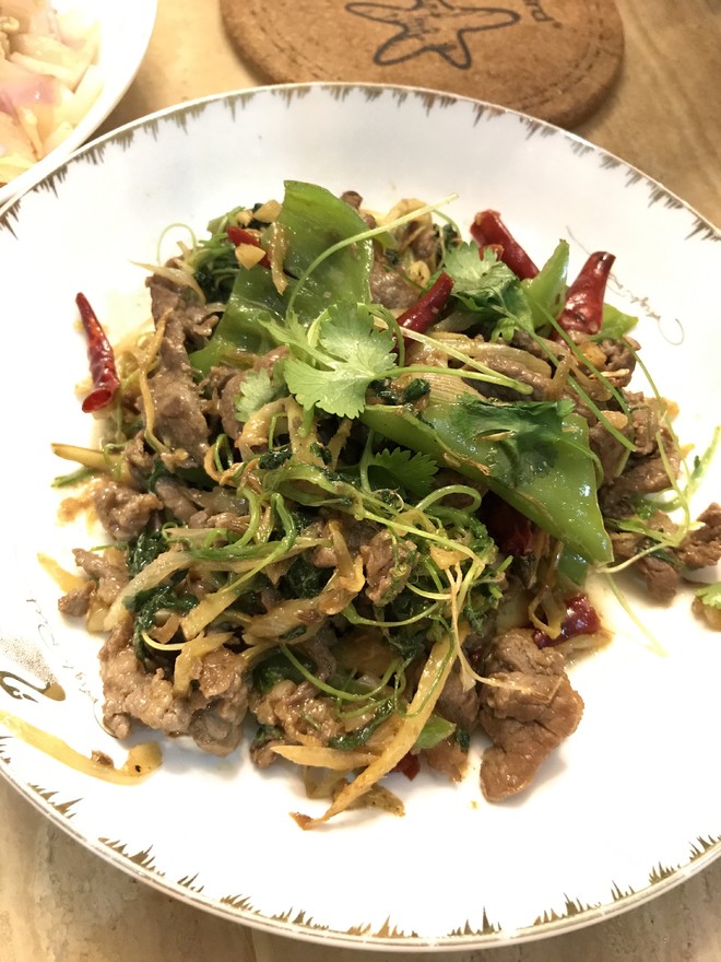 香菜青椒牛肉的做法