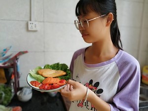 Grilled chicken breast with red pepper butter 红辣椒黄油烤鸡胸肉的做法 步骤7