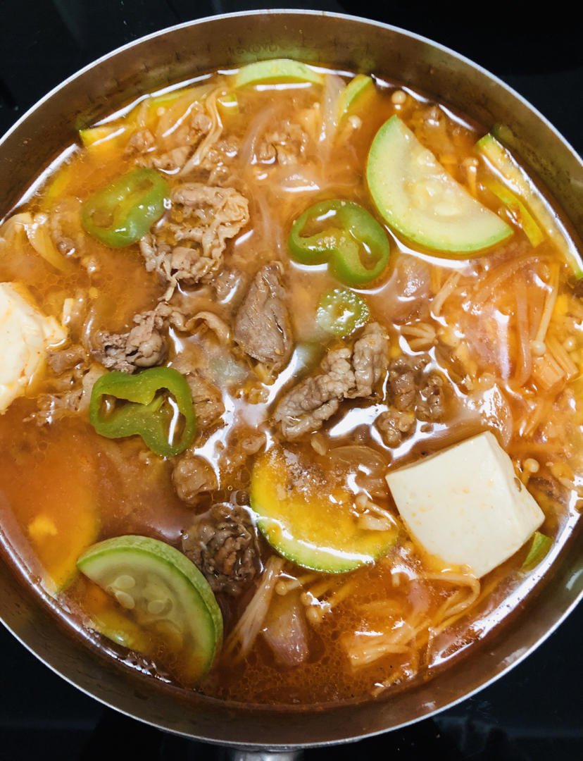 大酱汤 迷你笑谈做的大酱汤赞 牛肉,豆腐,金针菇,蛤蜊,西葫芦,土豆