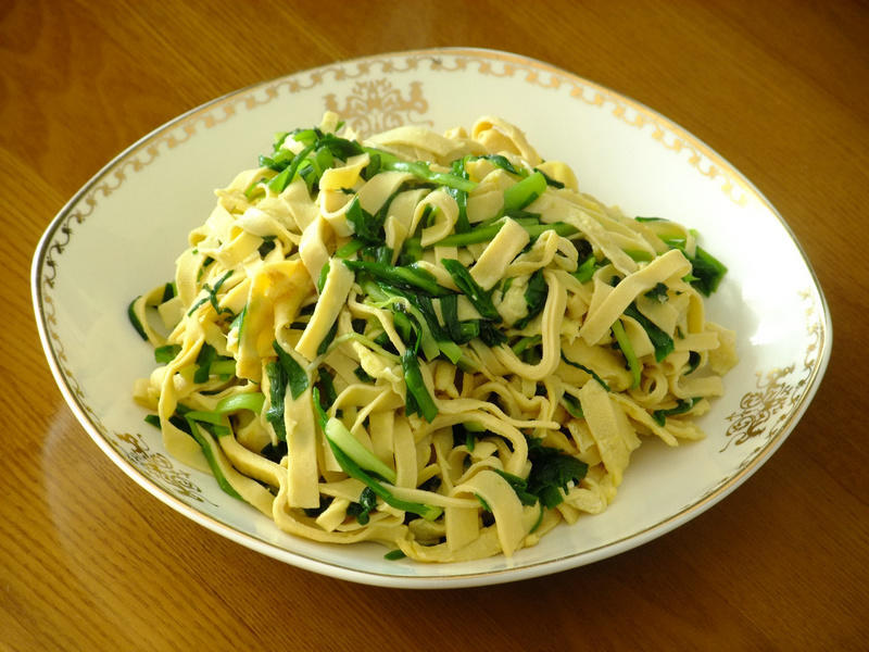 鸡蛋豆皮炒韭菜