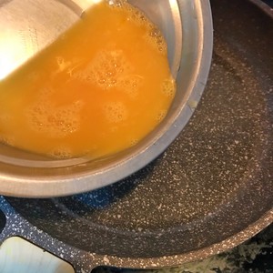 晶莹剔透的丝瓜炒虾仁鸡蛋的做法 步骤4