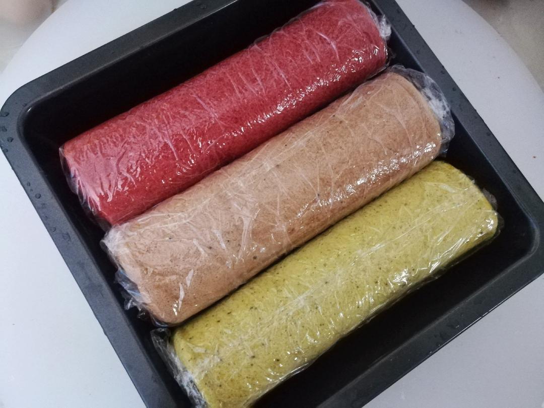 【三味蛋糕卷 (抹茶，可可，红曲)的做法步骤图】环丶丫头-制作