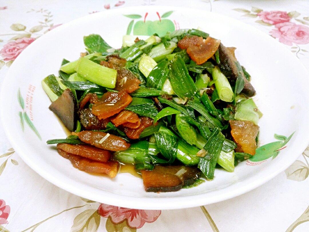 自己做的菜哭着也吃完做的大蒜炒肉