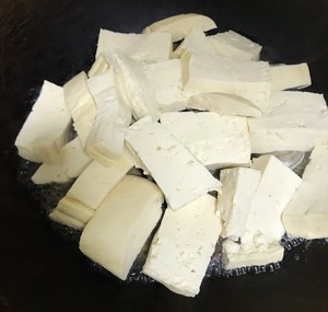 蛤蜊炖豆腐的做法 步骤3