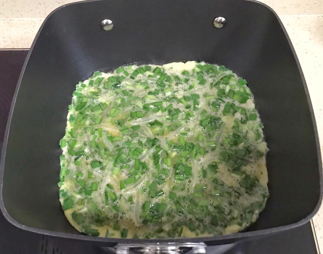 银鱼韭菜鸡蛋饼