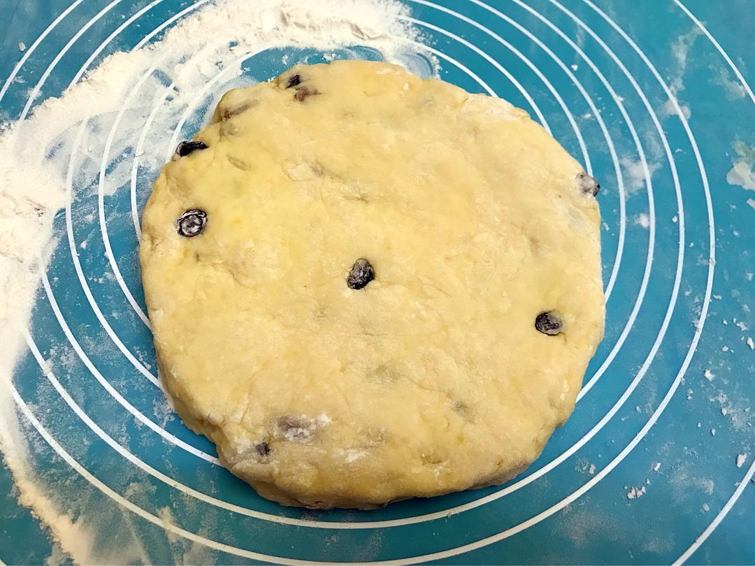 【蛙儿子的葡萄干司康饼（阿拉丁烤箱版）的做法步骤图】肉包儿的饭桌-制作