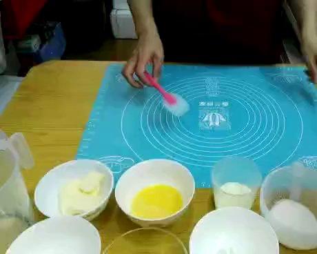 【柔软小餐包的做法步骤图，柔软小餐包怎么做好吃】洪豆家-制作