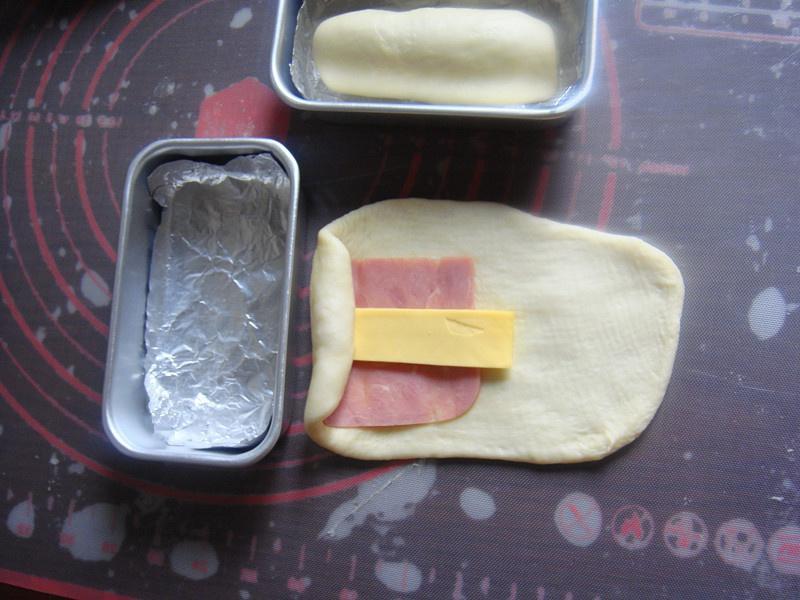 【芝士火腿软面包（烘焙新手基础款）的做法步骤图】云赏依尚-制作