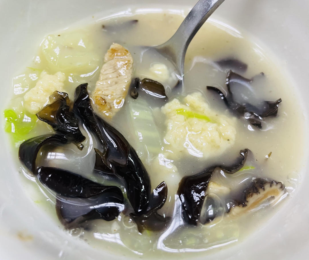 阿宥酱做的杂菜肉丁面筋汤手工洗面筋