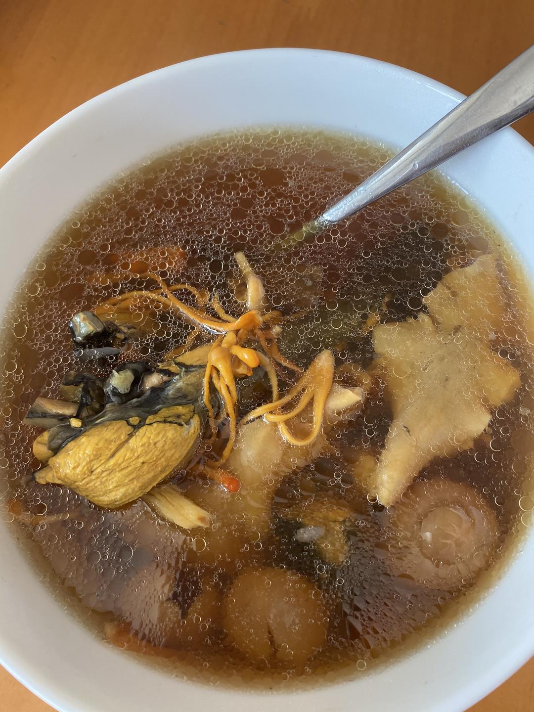 人参当归炖乌鸡汤