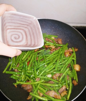 适合夏天的豆角炒肉的做法 步骤13
