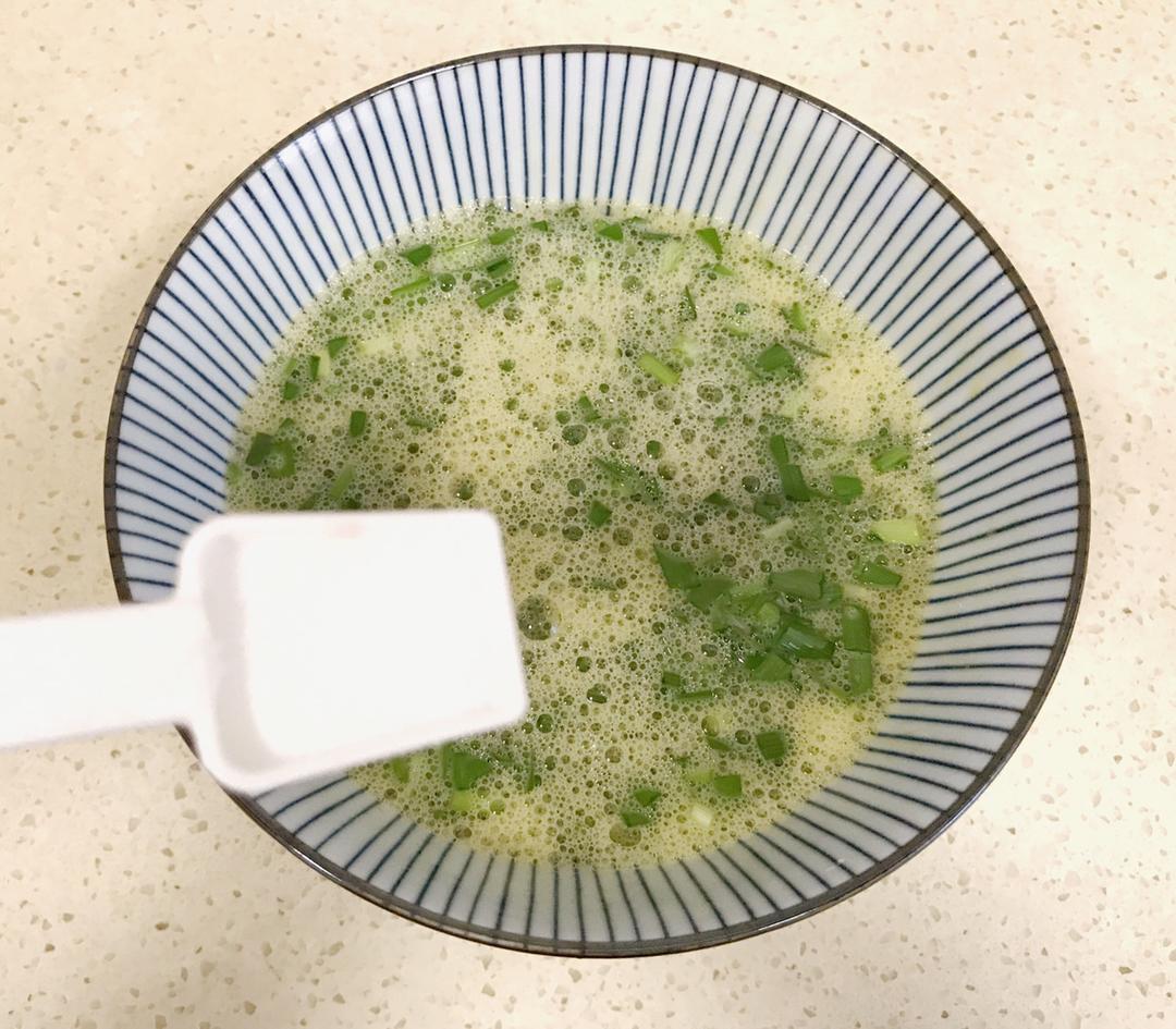 银鱼韭菜鸡蛋饼