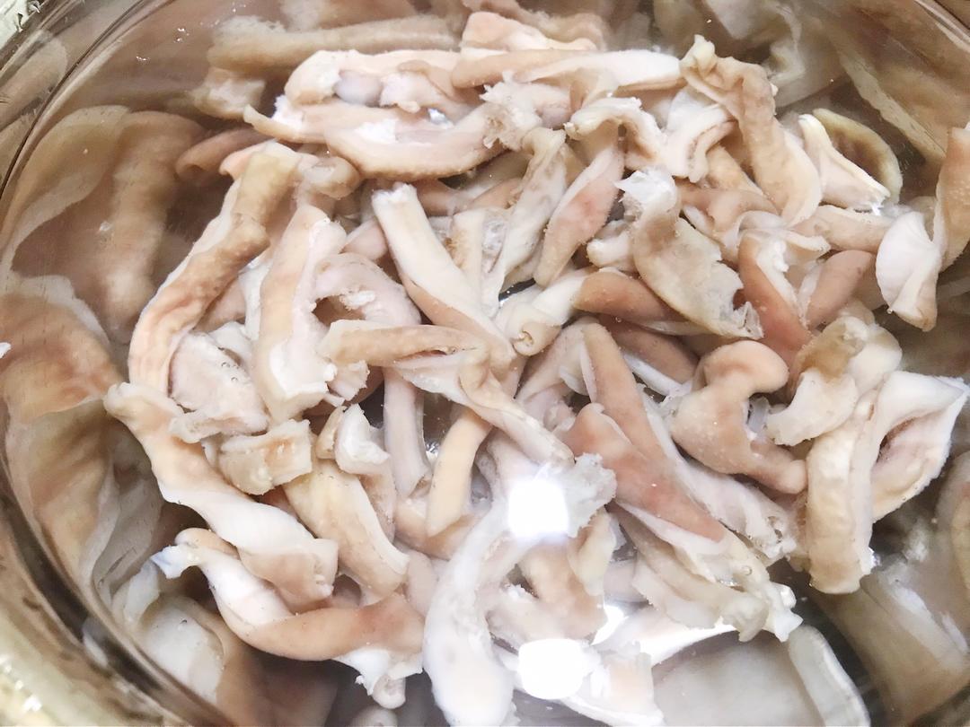 只需要简单焯水就能爽脆——红油脆肚