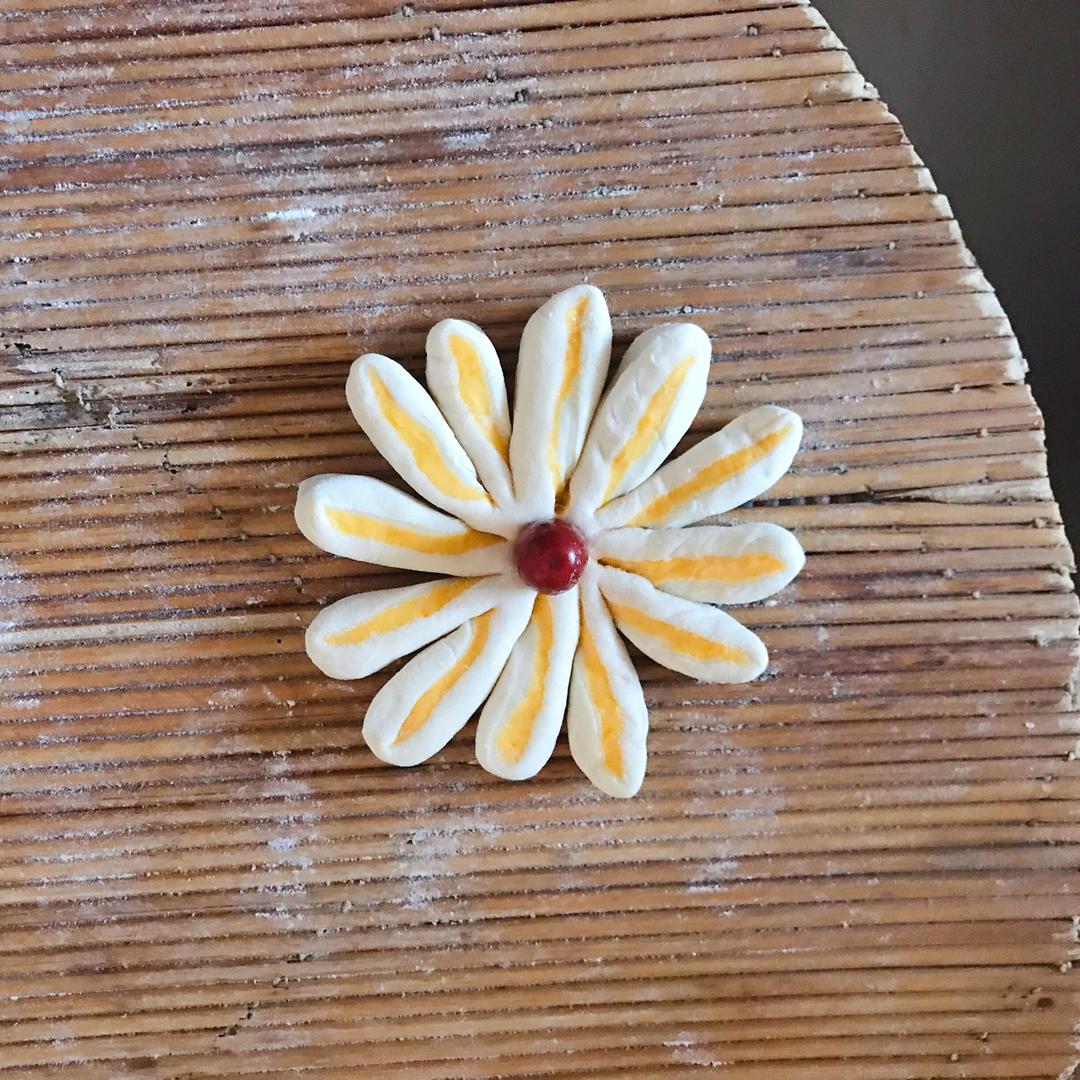 夙小厨娘做的菊花馒头