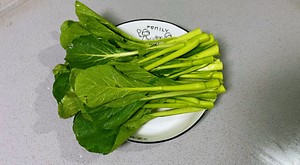 【孕妇食谱】蚝油菜心,绿色健康,爽口又下饭~的做法 步骤1