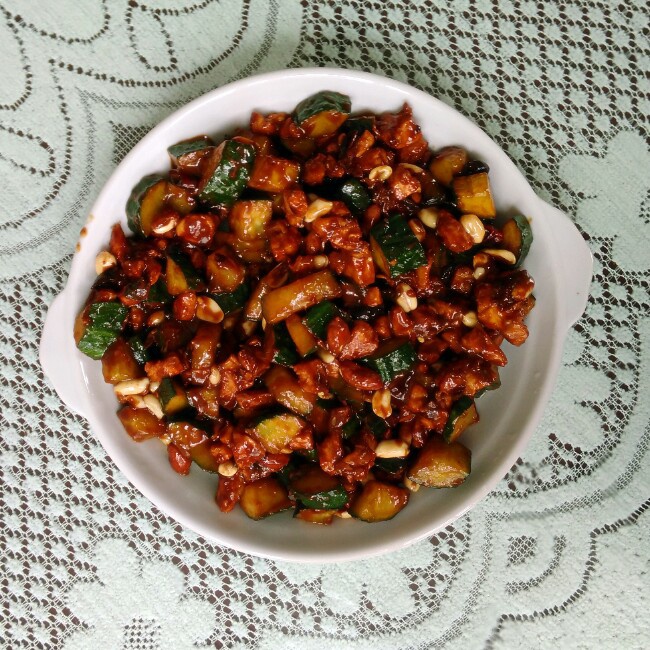 黑暗料理小能手cc做的宫保鸡丁