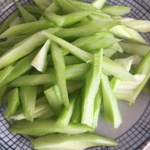 西芹炒白干(快手素菜)