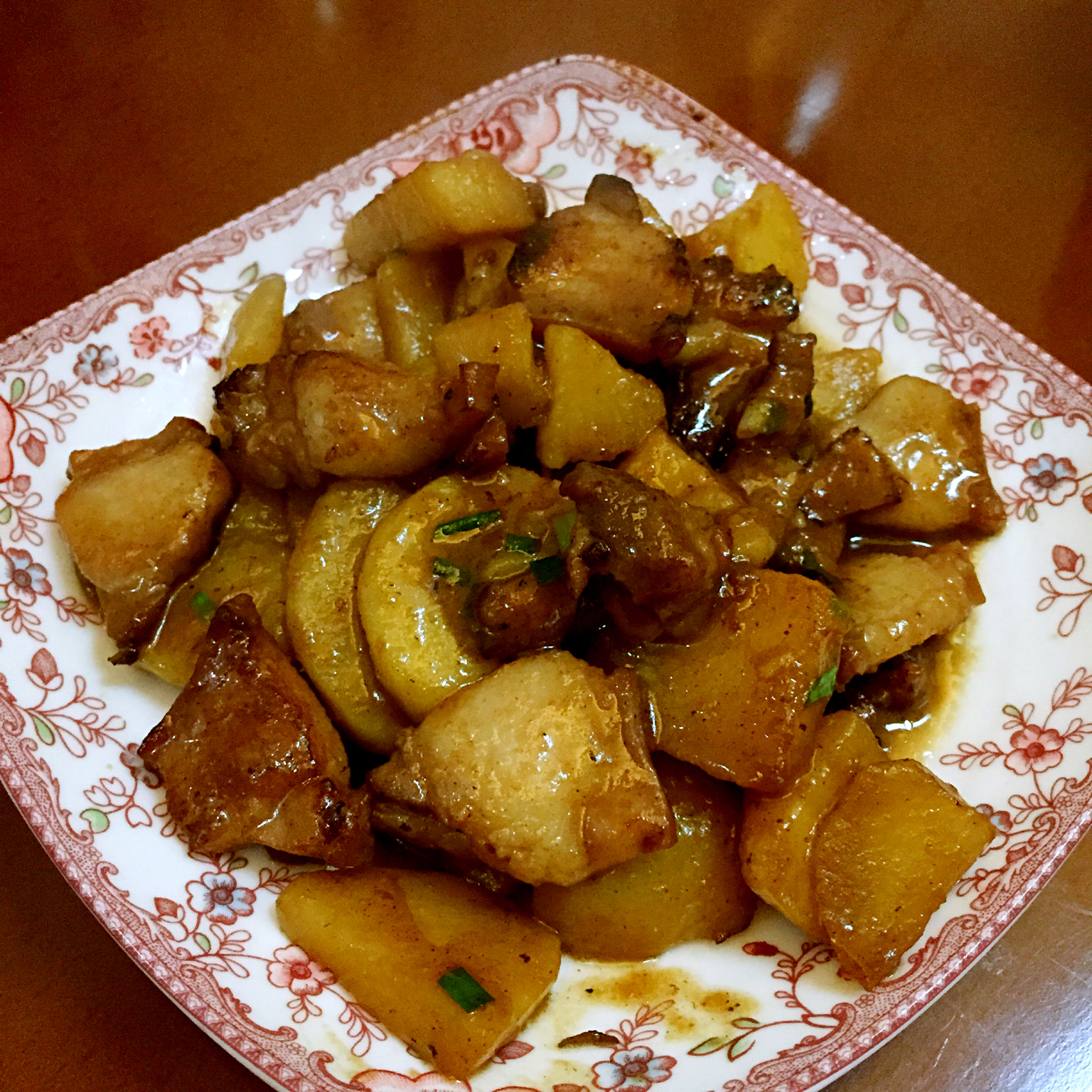 shelly池做的土豆烧肉土豆烧肉家常菜首页登录注册作品动态菜单查看