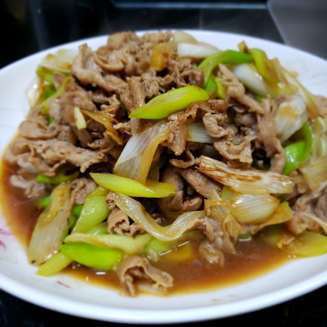 吃货的天性做的葱爆羊肉