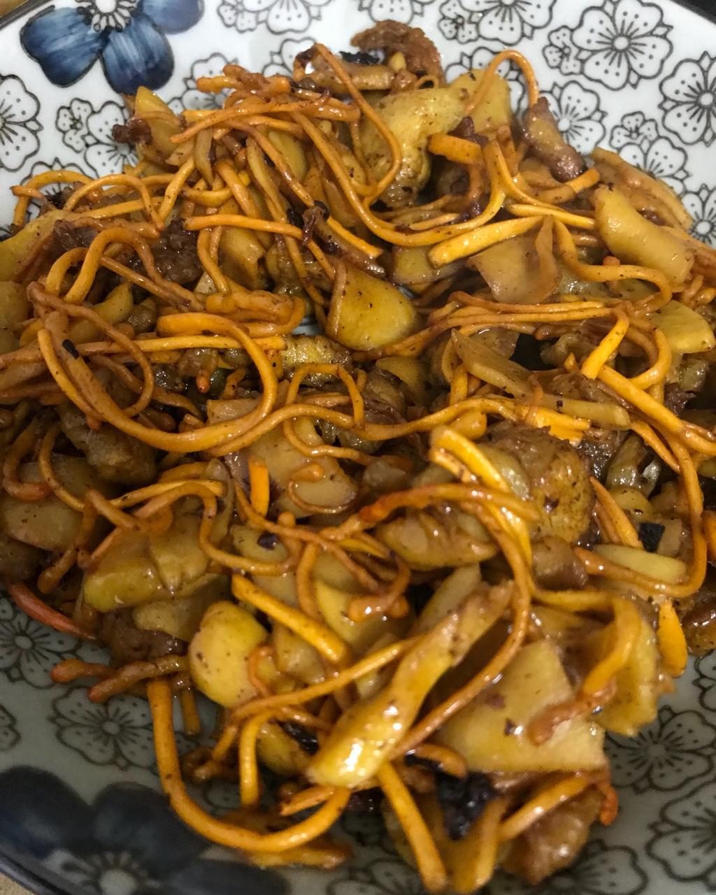 超级biubiubiu做的虫草花炒肉丝