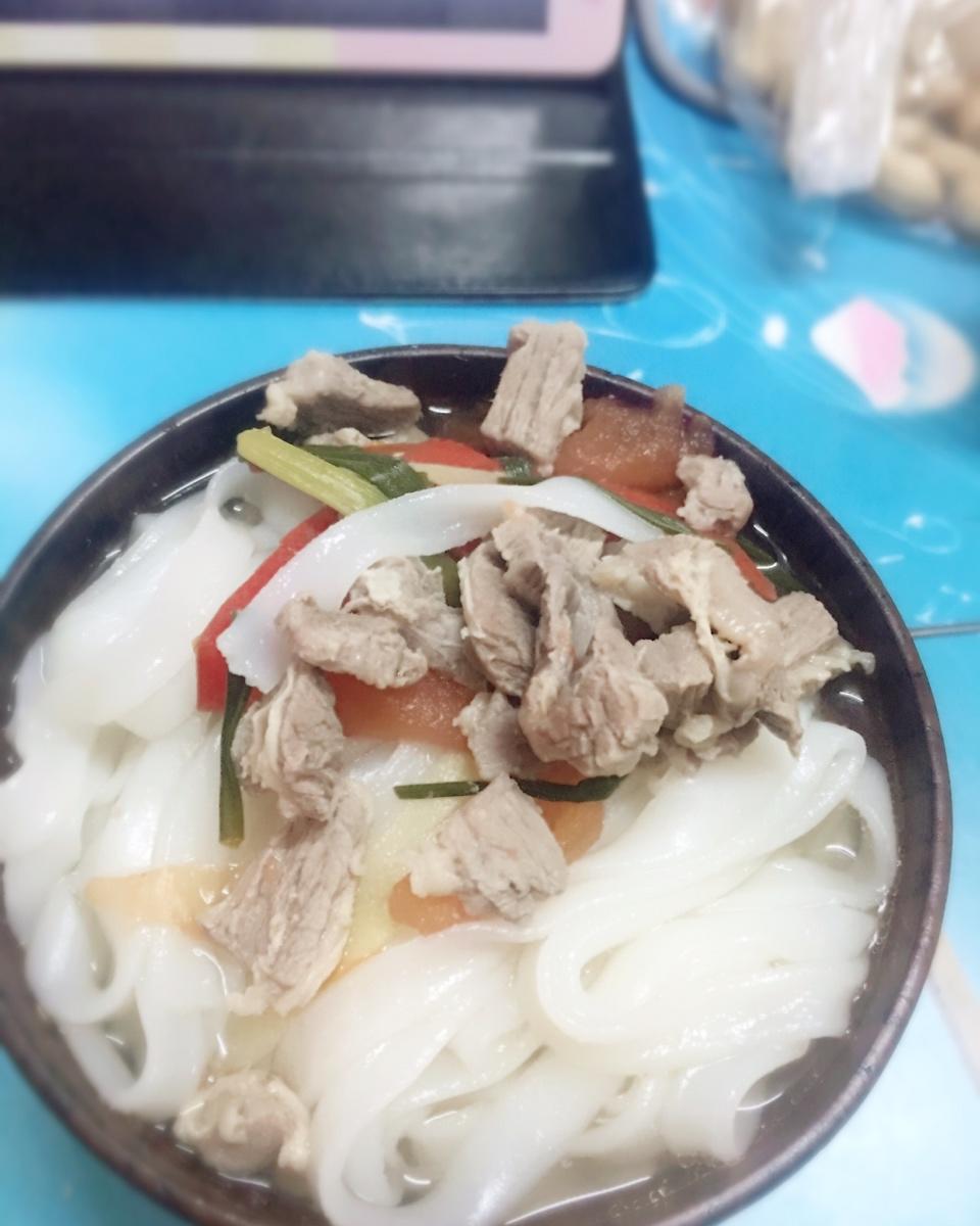 汤河粉的做法,猪肝瘦肉汤河粉怎么做好吃