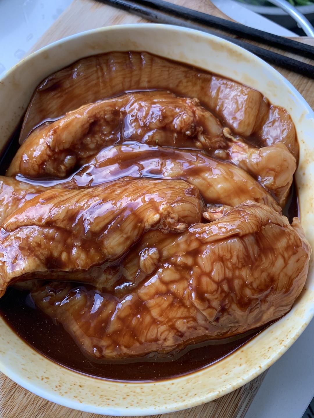 香煎鲜嫩鸡胸肉的做法 步骤2