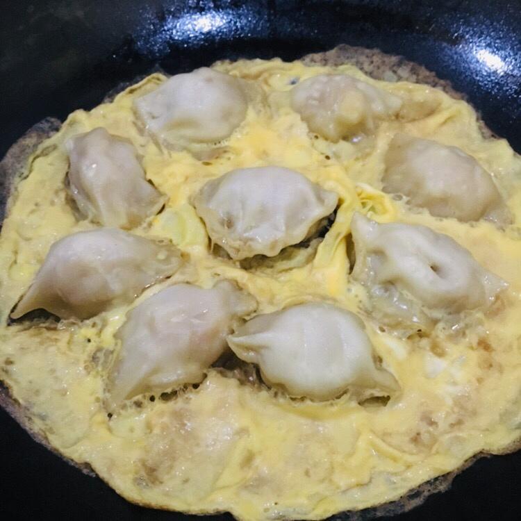 wongpikyuk做的速冻水饺新做法~锅贴 煎饺