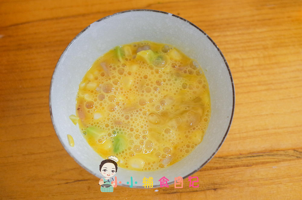 9个月以上牛油果虾仁鸡蛋饼的做法 步骤3