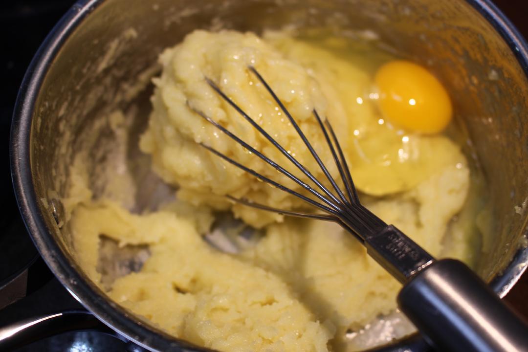 【高颜值的花环泡芙的做法步骤图，怎么做好吃】鲁卡小宝-制作