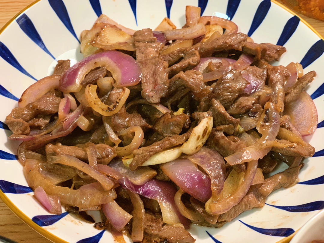 洋葱炒牛肉 大如花夺命压做的洋葱炒牛肉赞 洋葱,牛肉,生抽,老抽,孜然
